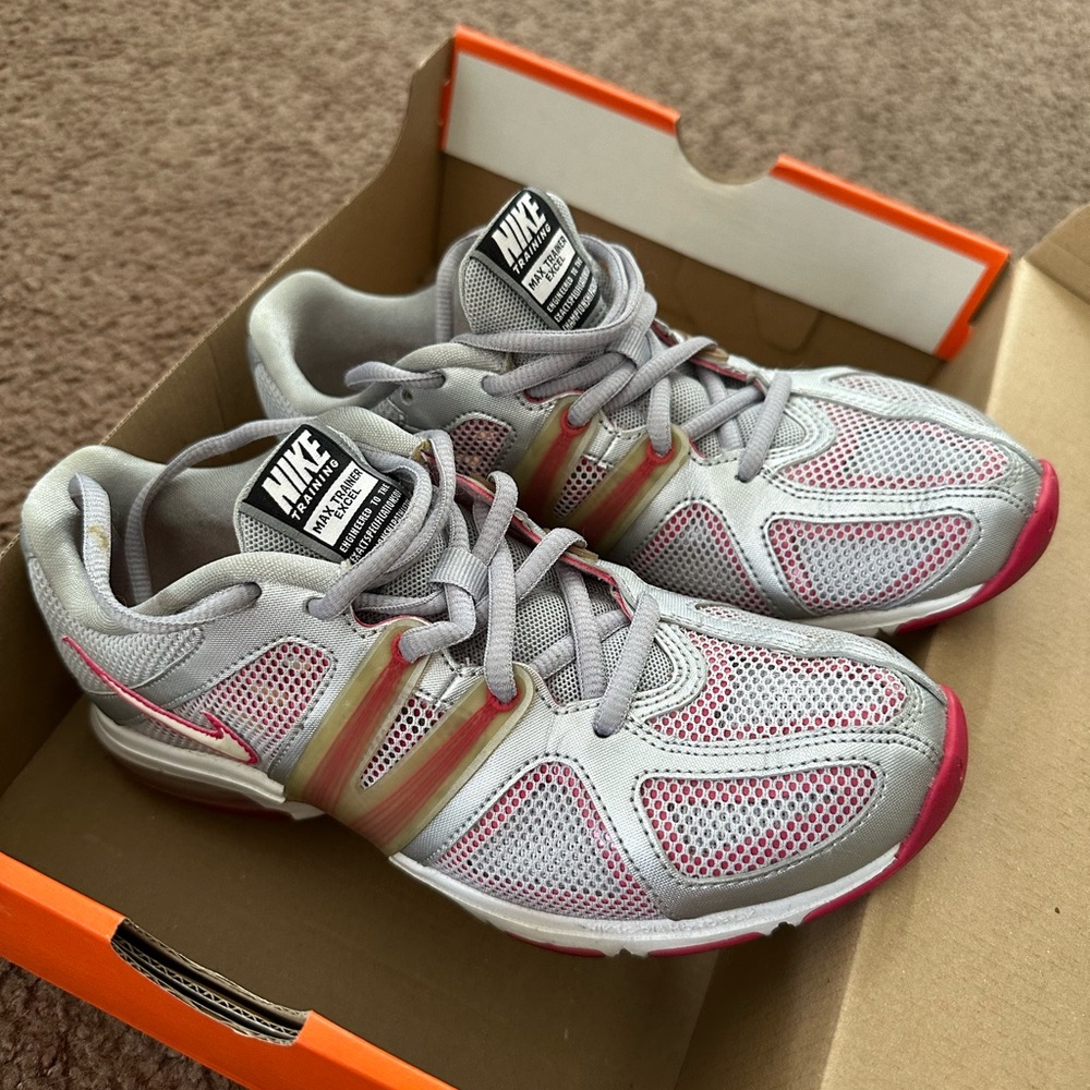 NIKE Training Air Max Trainer Excel Silver Shoes Size US Women’s 6.5” ❤️
